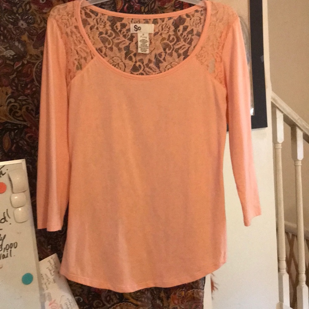 So  brand peach colored 3/4 sleeve lace back top